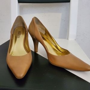 Kenneth Cole Tan Patent Heel 6.5 m